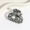 S48011acaeec548eabc0eedb05b89cb2aB.webp Elegant Sweet Small Oval Hair Claw Clip for Women Secure Grip Hair Accessories Ponytails Cute Hair Clips Sophisticated Style