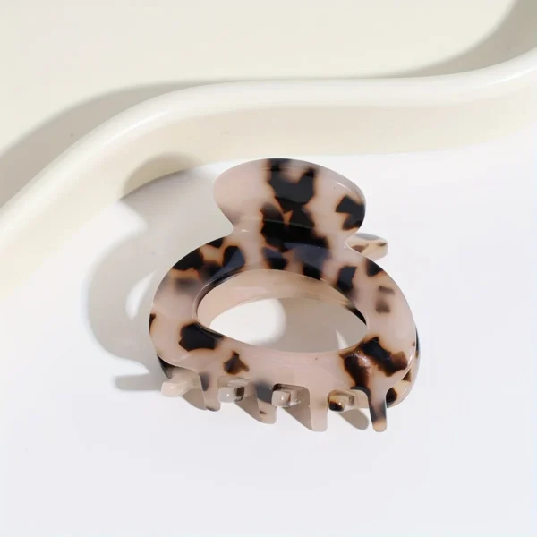 Se143b94b343c463d8bf04c6b1132a25aj.webp Elegant Sweet Small Oval Hair Claw Clip for Women Secure Grip Hair Accessories Ponytails Cute Hair Clips Sophisticated Style
